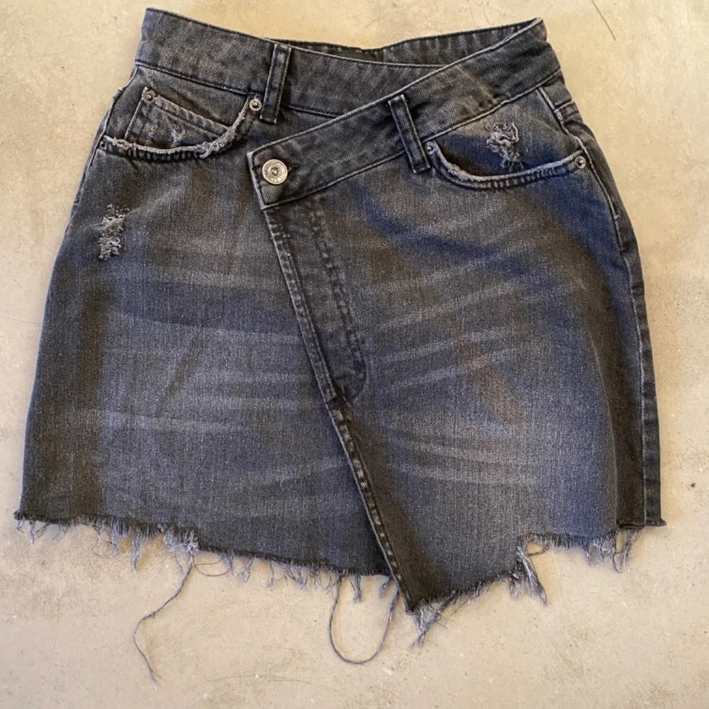 Denim asymmetrical skirt - Picture 2 of 3